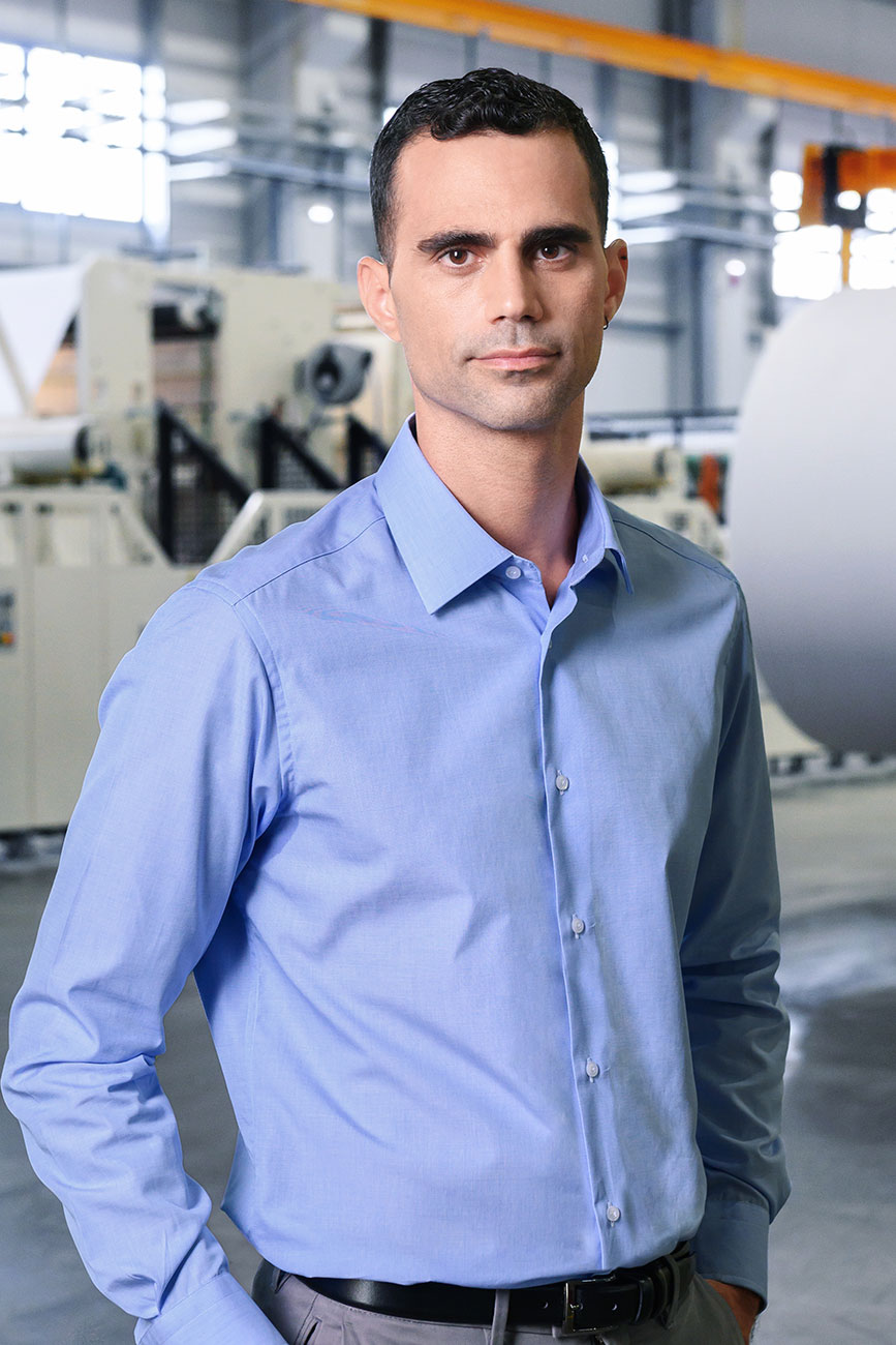 Χρήστος Τρακάκης, Επαγγελματικό Πορτρέτο, Στέλεχος εταιρείας. Η φωτογράφιση είναι στους χώρους παραγωγής της εταιρείας Endless ec