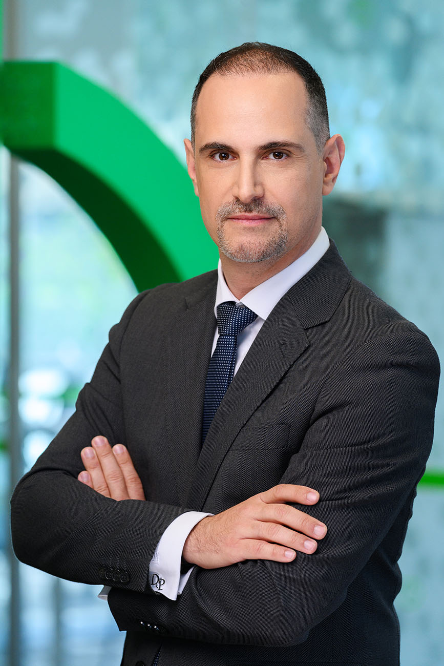 Διονυσης Ποτουρίδης, Επαγγελματικό Πορτρέτο, Στέλεχος εταιρείας. Η φωτογραφιση είναι στους χώρους της εταιρείας Schneider Electric